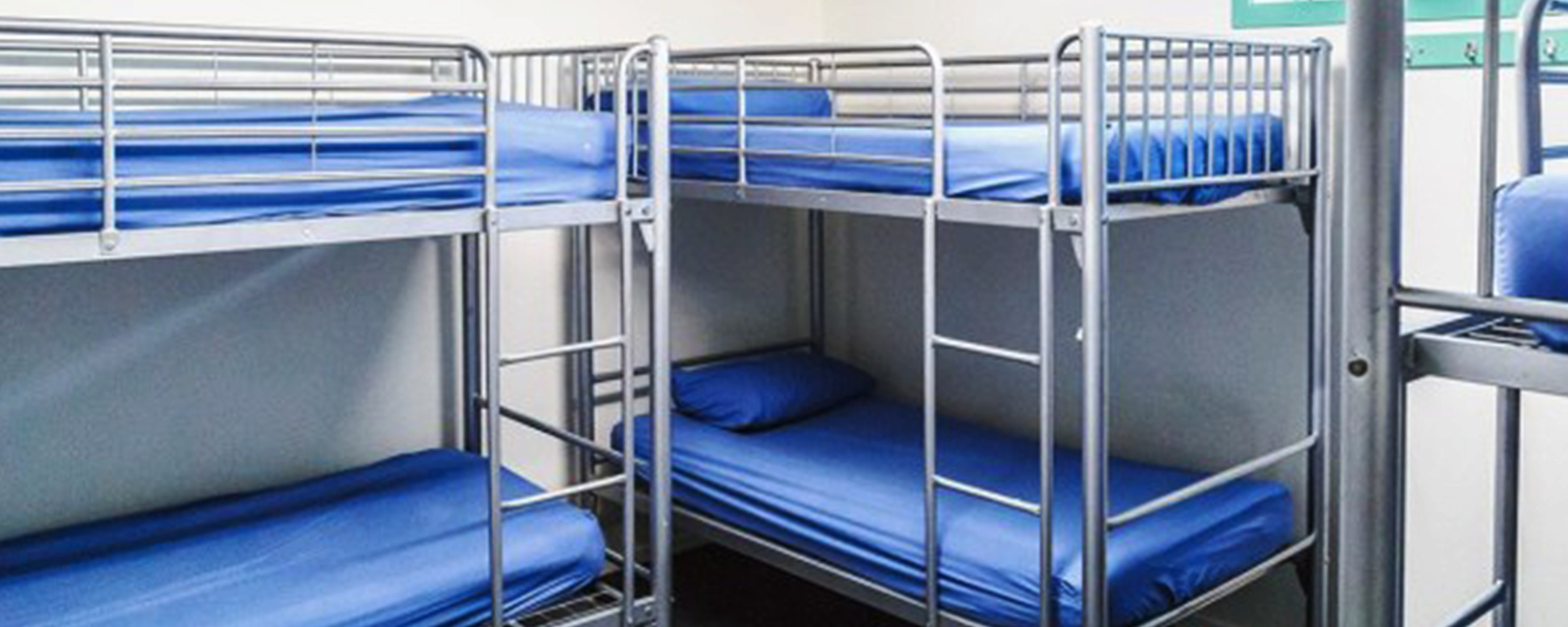 3 Barak 100 Tempat Tidur Bersih Terawat