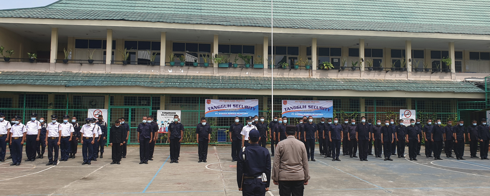 Aula Luas Memungkinkan Apel Di Luar Ruang