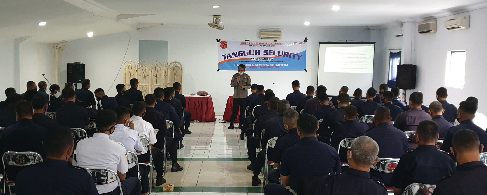Ruang Kelas Terang Memungkinkan Pelatihan Malam Hari